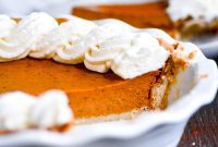 Easy Creamy Classic Thanksgiving Pumpkin Pie