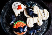 Spooktacular Halloween Sugar Cookie Decorating and Recipe Guide