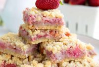 Keto Strawberry Rhubarb Streusel Squares